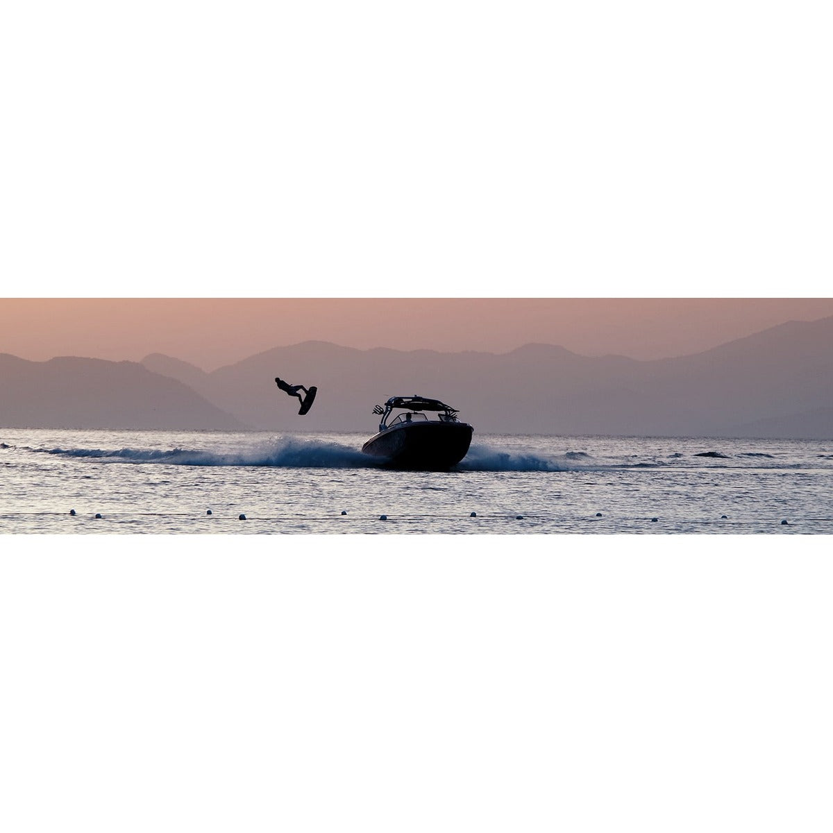 [FUSION] Haut-parleurs de tour marins Haut-parleurs marins Wake Tour Signature Series 3 haut-parleur marin pour tour blanc édition Sports 6,5 po, 230 W avec éclairage CRGBW - Garmin image 2