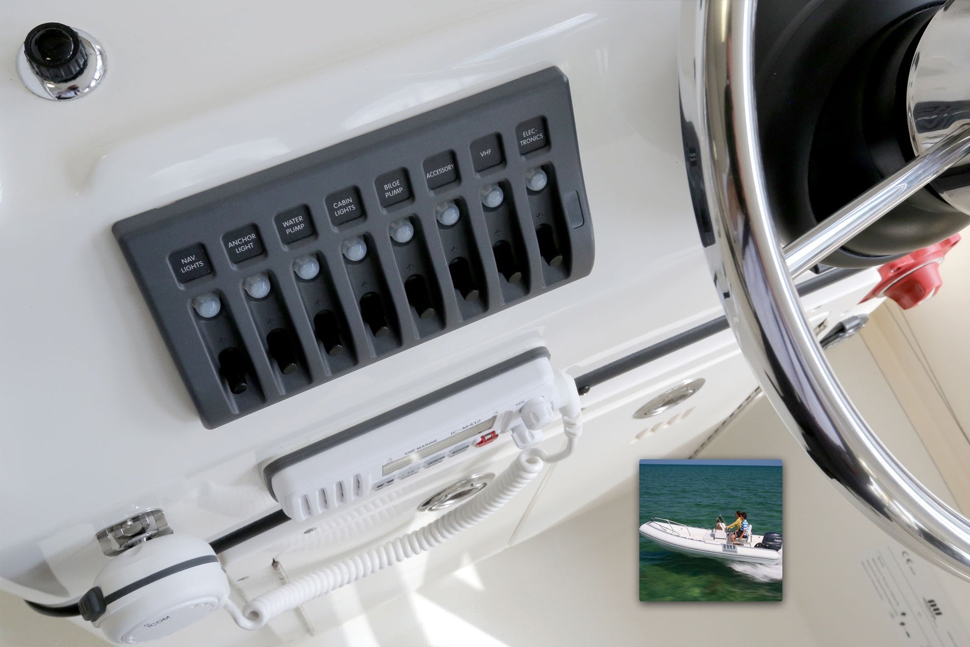 Panneau de disjoncteur étanche WeatherDeck® 12 V CC - Gris 8 positions