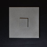 Interrupteur poussoir Mantagua en inox brossé, avec un bouton. De forme carrée, pour installation marine.