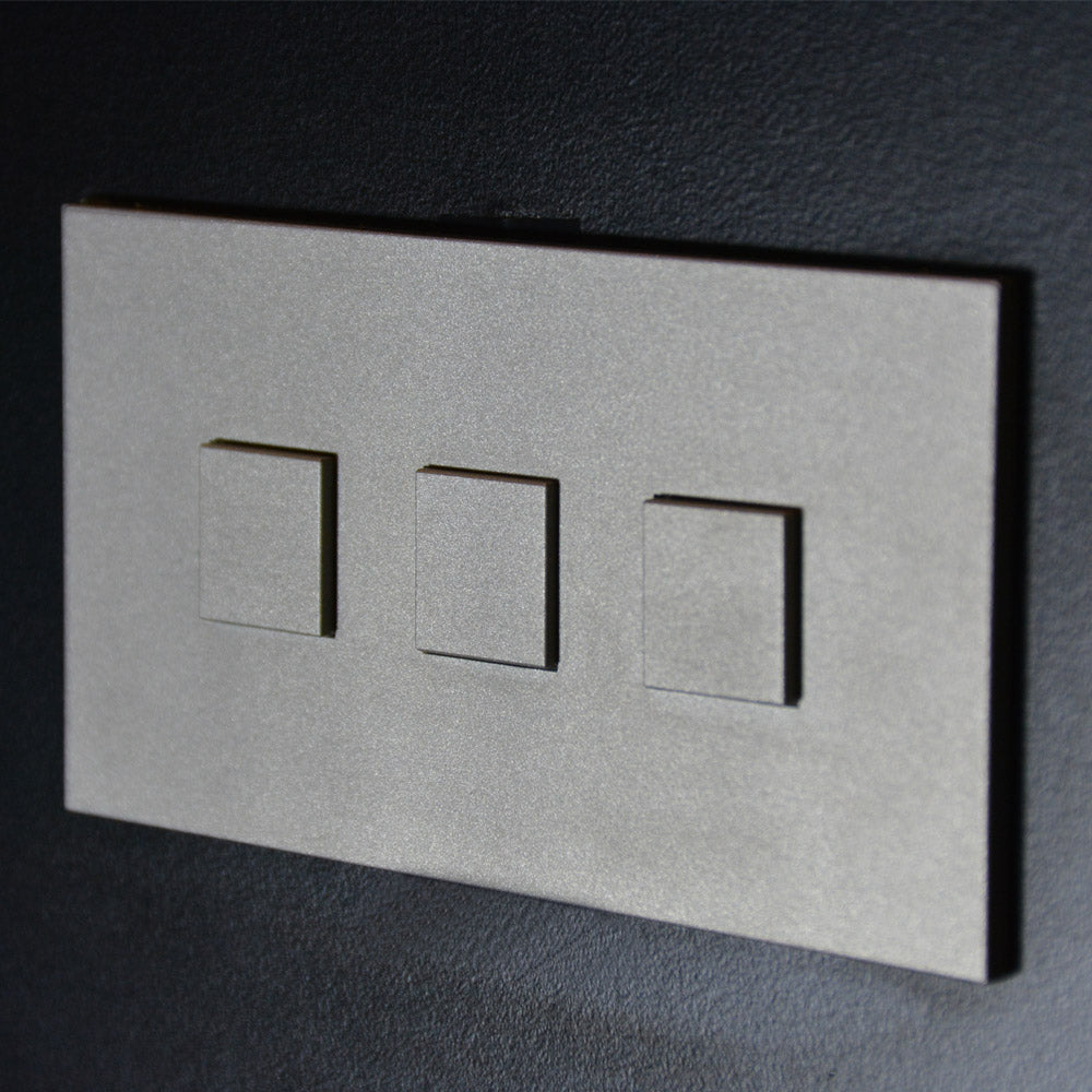 Interrupteur Mantagua 3 poussoirs en inox brossé. Plaque rectangulaire pour l'intégration électrique marine.