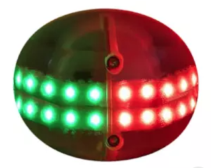 Feu latéral MANTAGUA bicolore (vert/rouge 112,5°) 2MN. Design plat et rond pour la compétition.